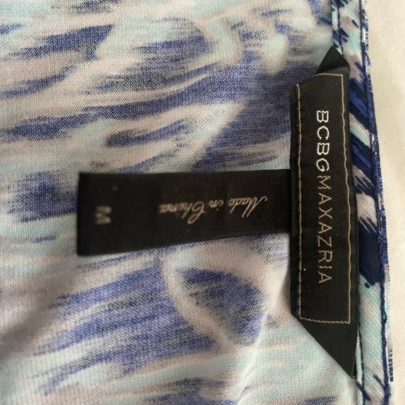 Patterned BCBG Maxazria Blue Dress in Medium 👗 - Picture 3 of 3